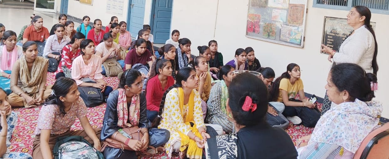 Treat junior girl students nicely: Dr. Rajwanti