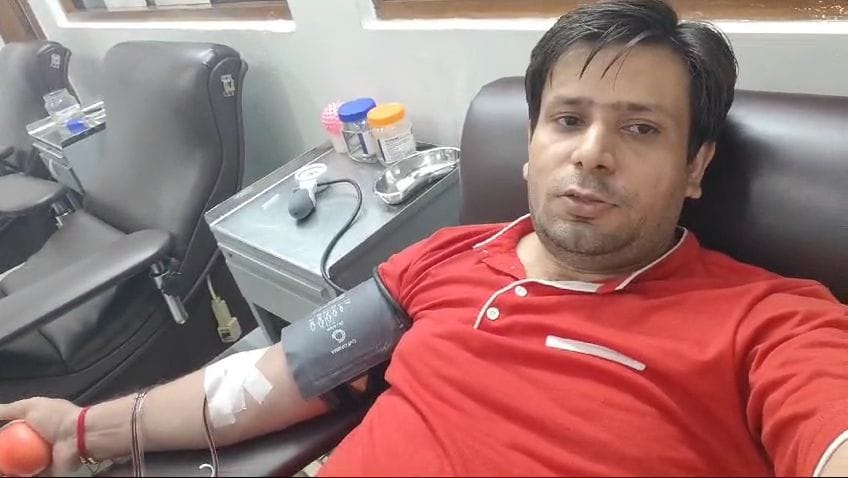 Went to Delhi and donated blood to save an unknown person's life