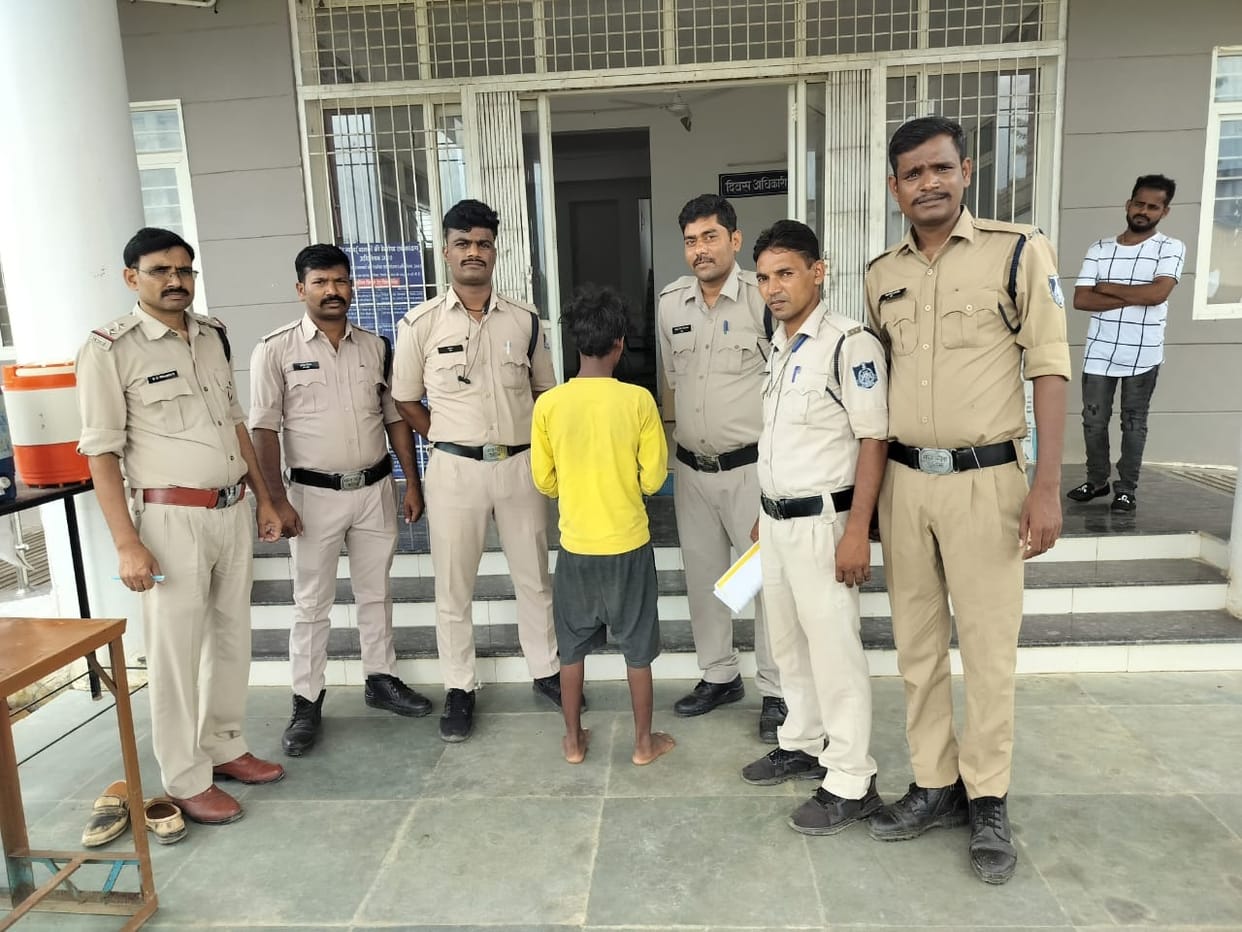 The accused who raped an innocent girl was arrested￼￼The accused who raped an innocent girl was arrested