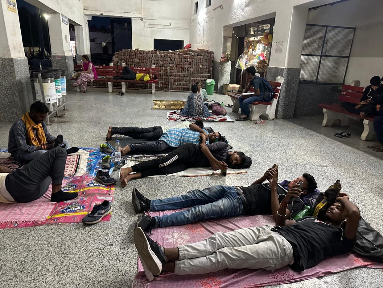 Candidates arrived from Bihar, Rajasthan and made the station premises their base