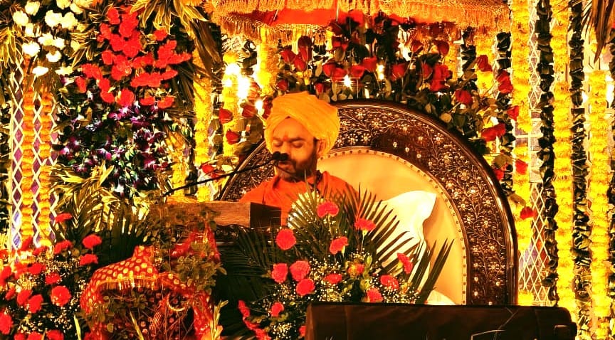 सहकारिता मंत्री और सांसद ने भागवत कथा में उत्तम स्वामी से प्राप्त किया आशीर्वाद