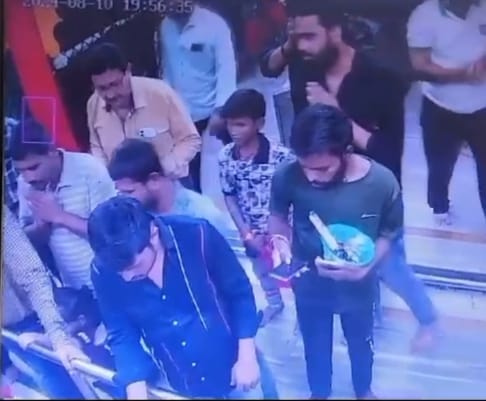 Minor thieves active in Ujjain stole mobile in the blink of an eye
