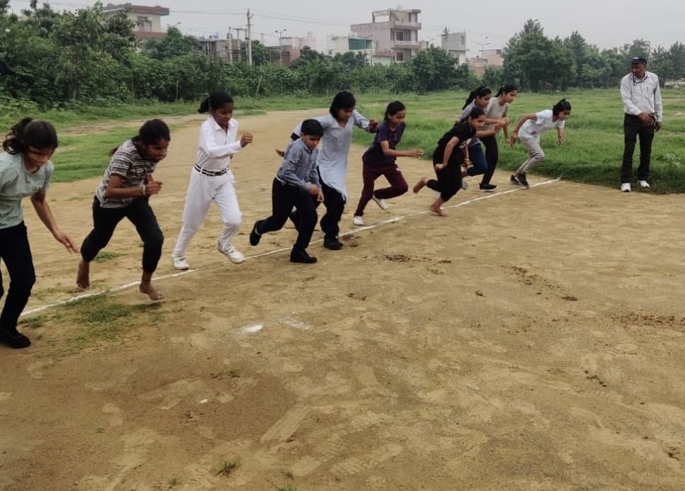 Harshita won in 100 meter race