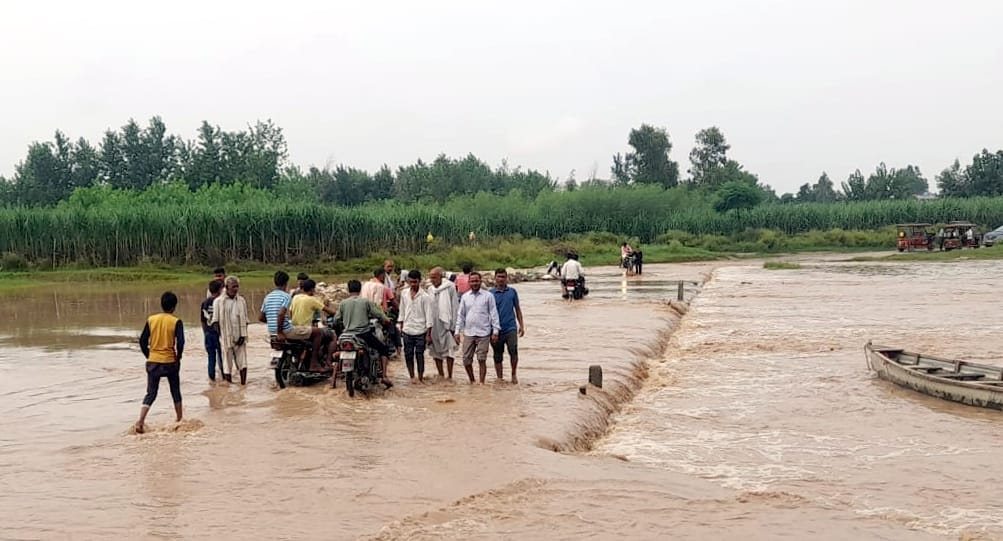 Girl student washed away in river after slipping on slippery surface of Malan river, villagers saved her