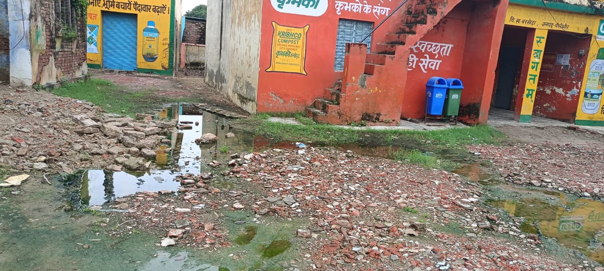 Farmers are upset due to the poor condition of the committee premises
