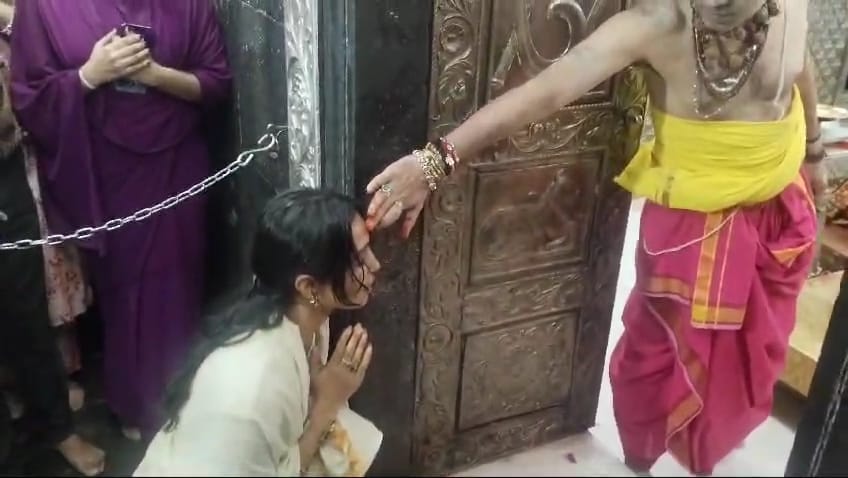 The new song should be successful, that's why Honey Singh's sister Sneha reached the Baba Mahakal temple