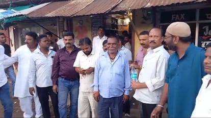 Damoh News :नगर पालिका अध्यक्ष के समर्थन में कांग्रेस पार्षदों का शक्ति प्रदर्शन