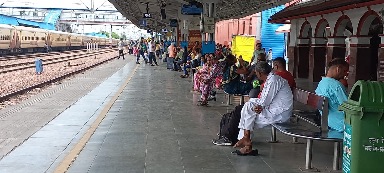 Four trains were canceled and many were running late, passengers faced problems at the station