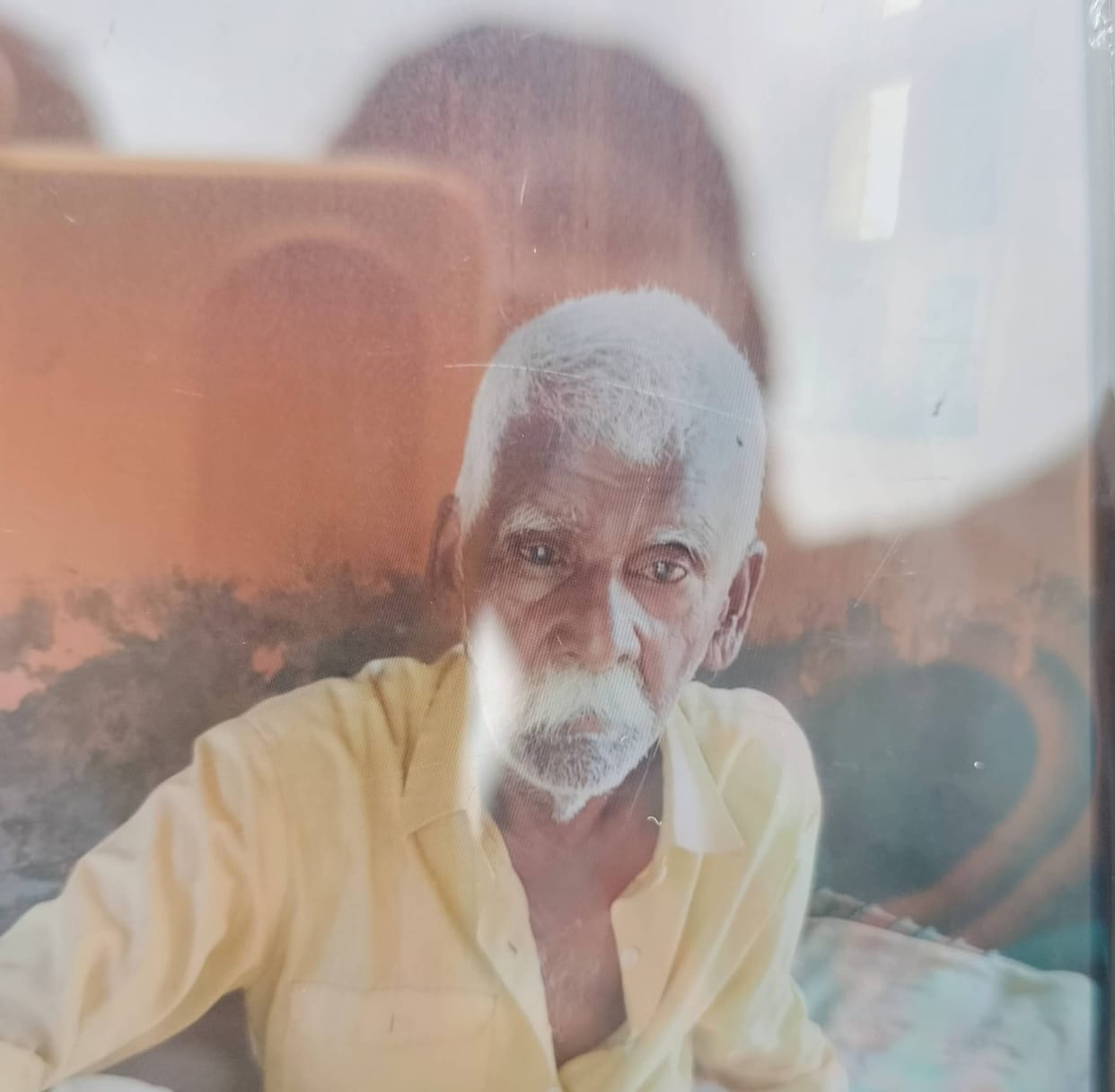 Dead body of an elderly man returning after taking pension from the bank, found in the bushes, legs missing
