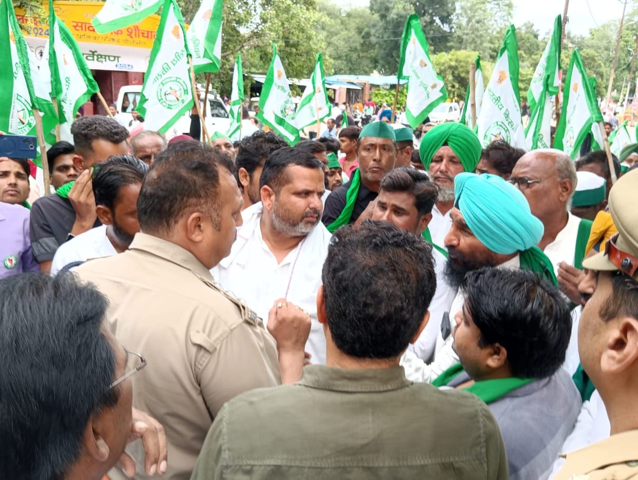 Demonstration by Bhakiyu against the report on the District President
