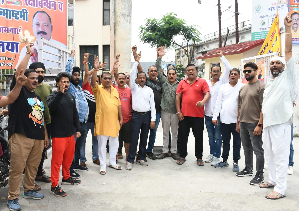 Anger over notice to demolish shops from Mangalpadav to roadways station, protest held