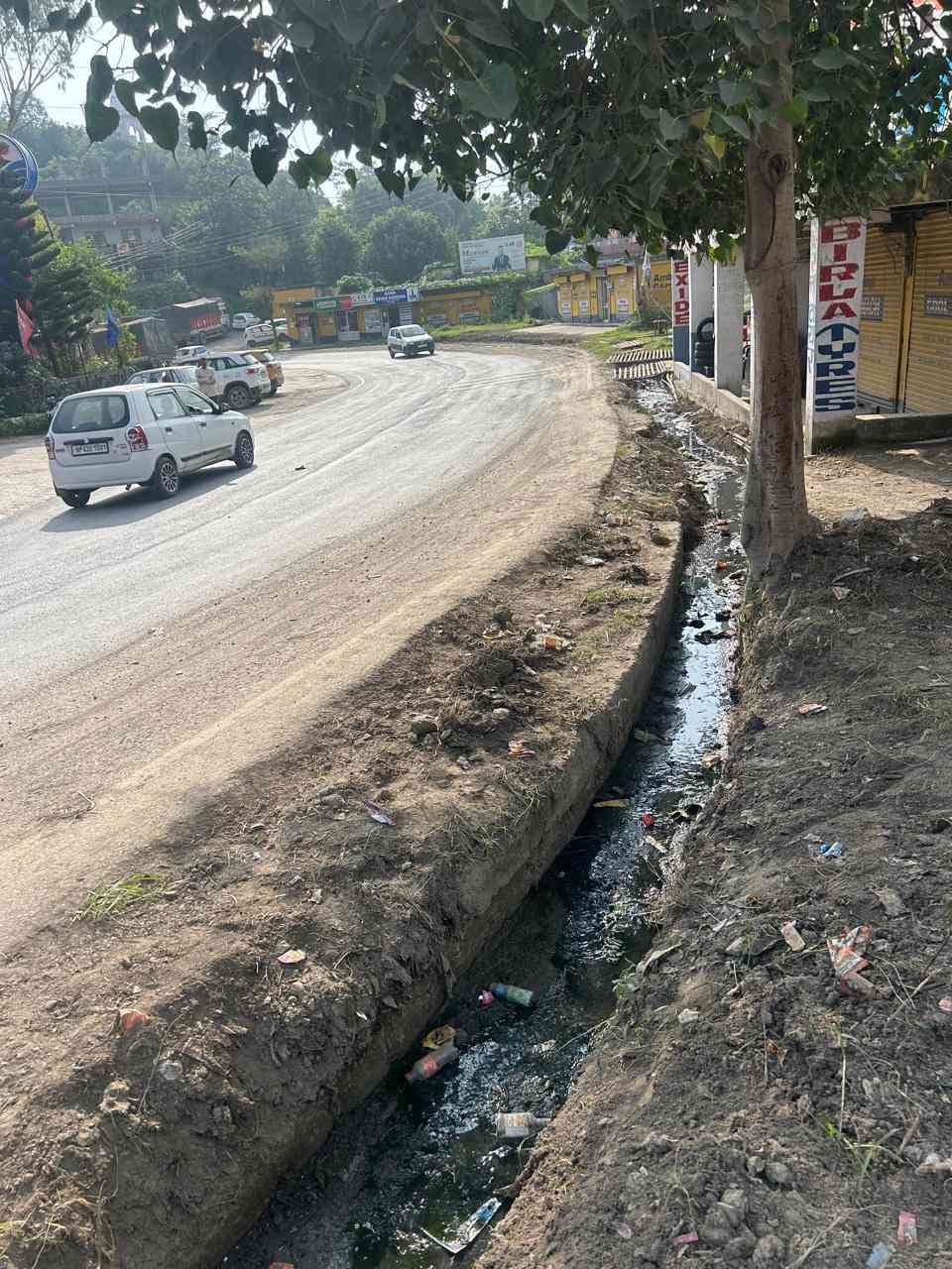 Cleaning of drains along NH in Darlaghat