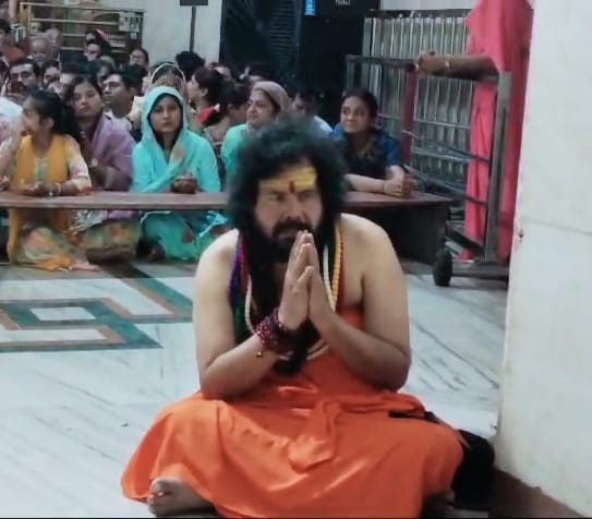 Radhe-Radhe Baba reached the court of Baba Mahakaal...had darshan of formless form.