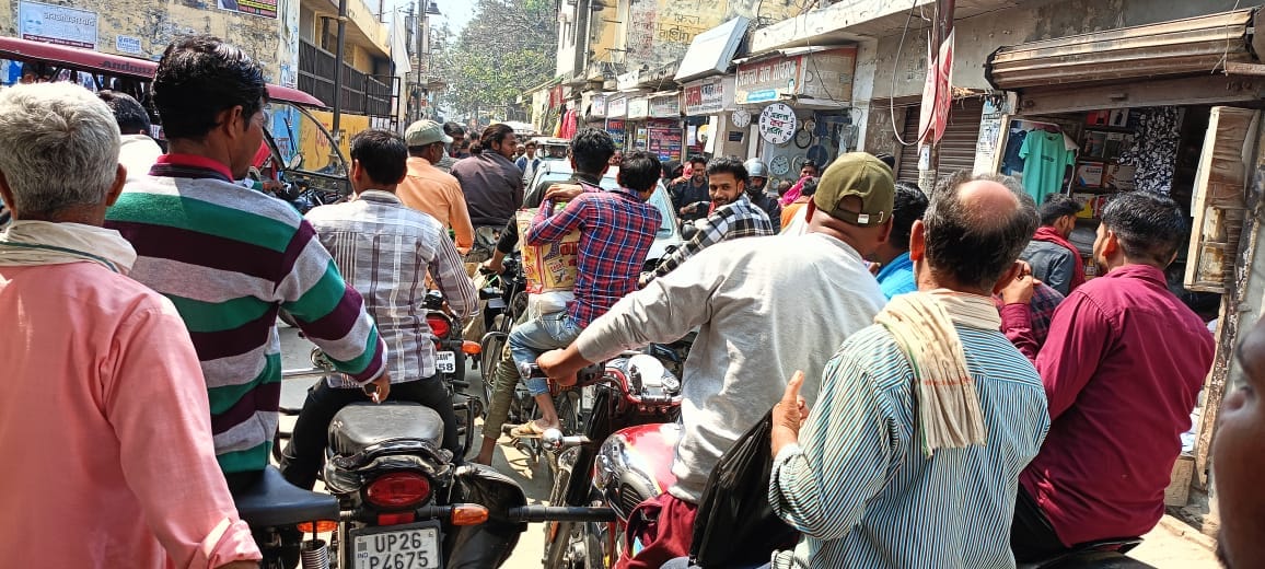 There is a jam in the main market almost every day, people face problems