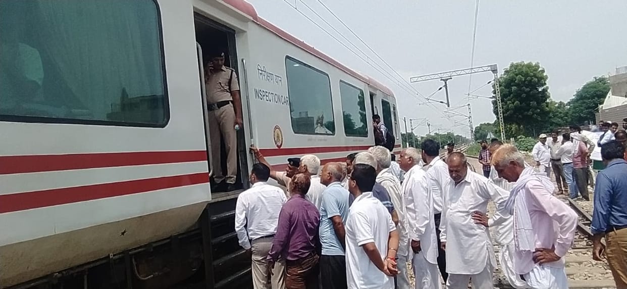 Demonstration against non-commencement of construction of overbridge