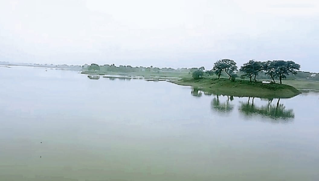 Indore News Hundreds of Farmers Protest Over Shipra River