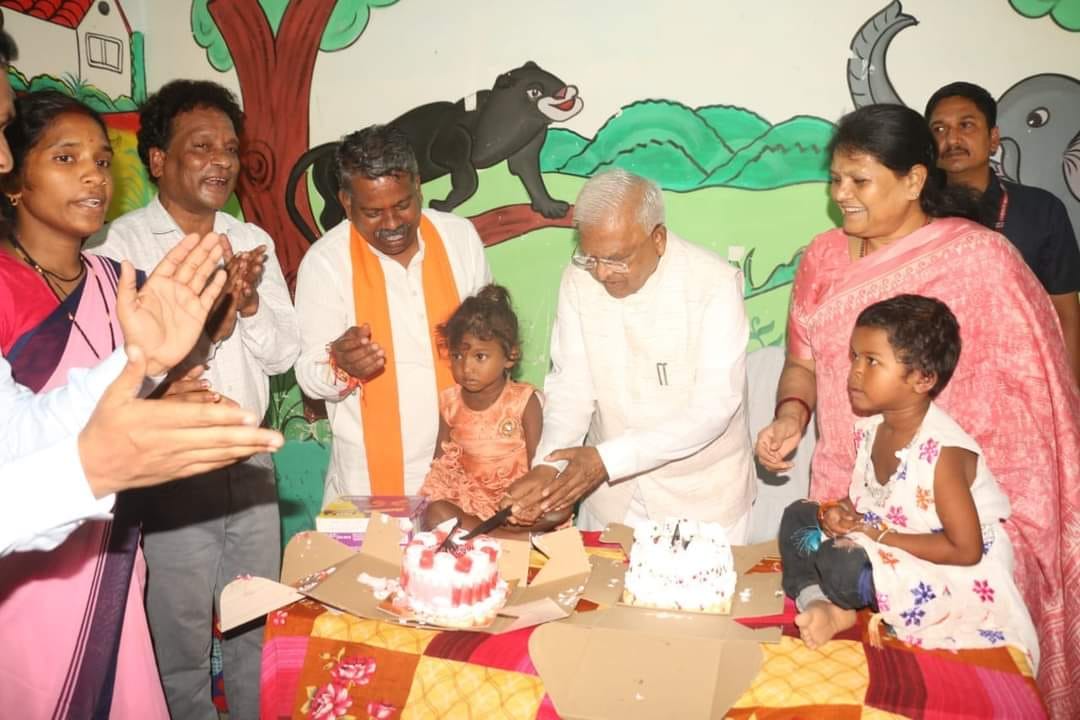 Governor celebrated birthday of Himanshi and Deepika by cutting cake at Anganwadi Center Dodka