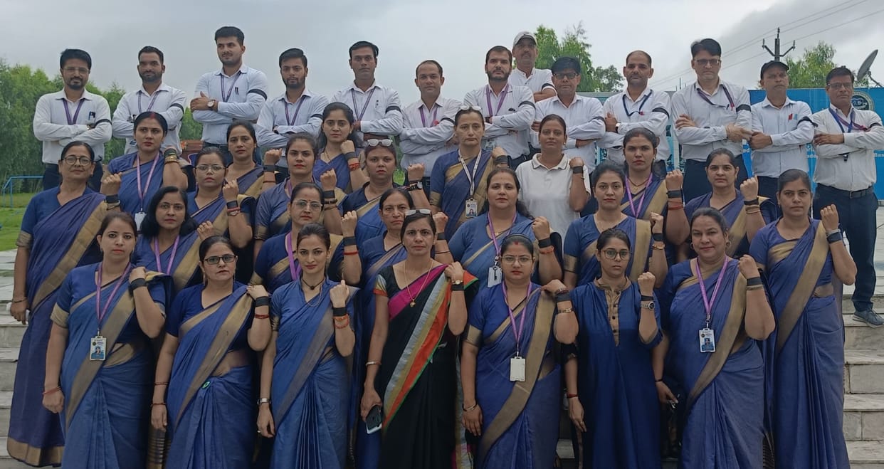 Teachers taught wearing black bands in protest against Kolkata incident