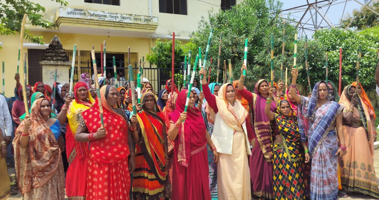 Women troubled by power cuts took to the streets