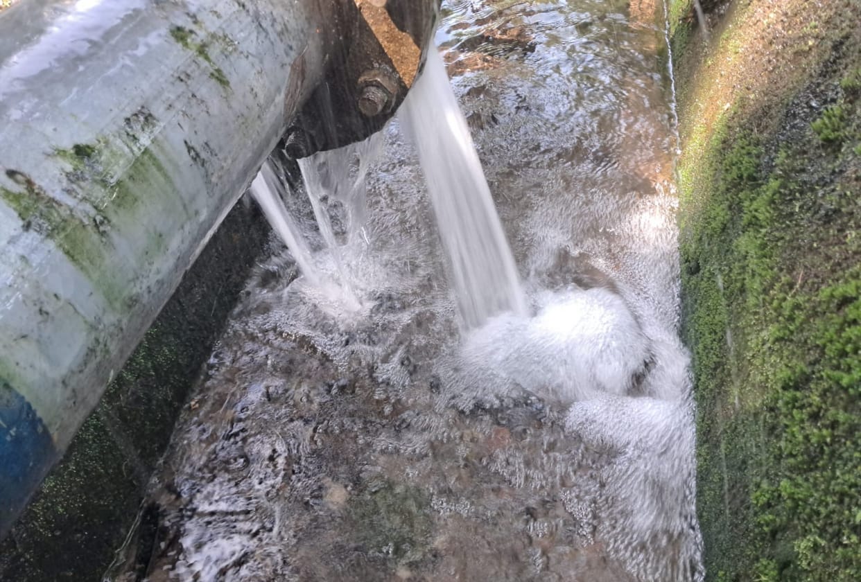 Leakage in main pipeline in Suganada, water flowing wastefully