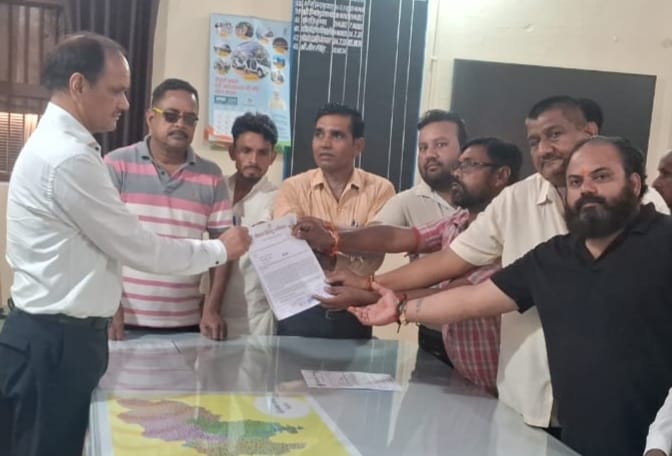 VHP workers demonstrated to remove meat shops