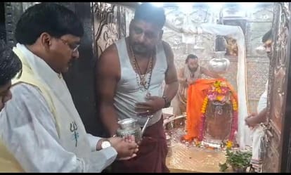 Ujjain News: बाबा महाकाल के दर्शन करने पहुंचे राज्यमंत्री धर्मेंद्र लोधी, चांदी द्वार से लिया आशीर्वाद