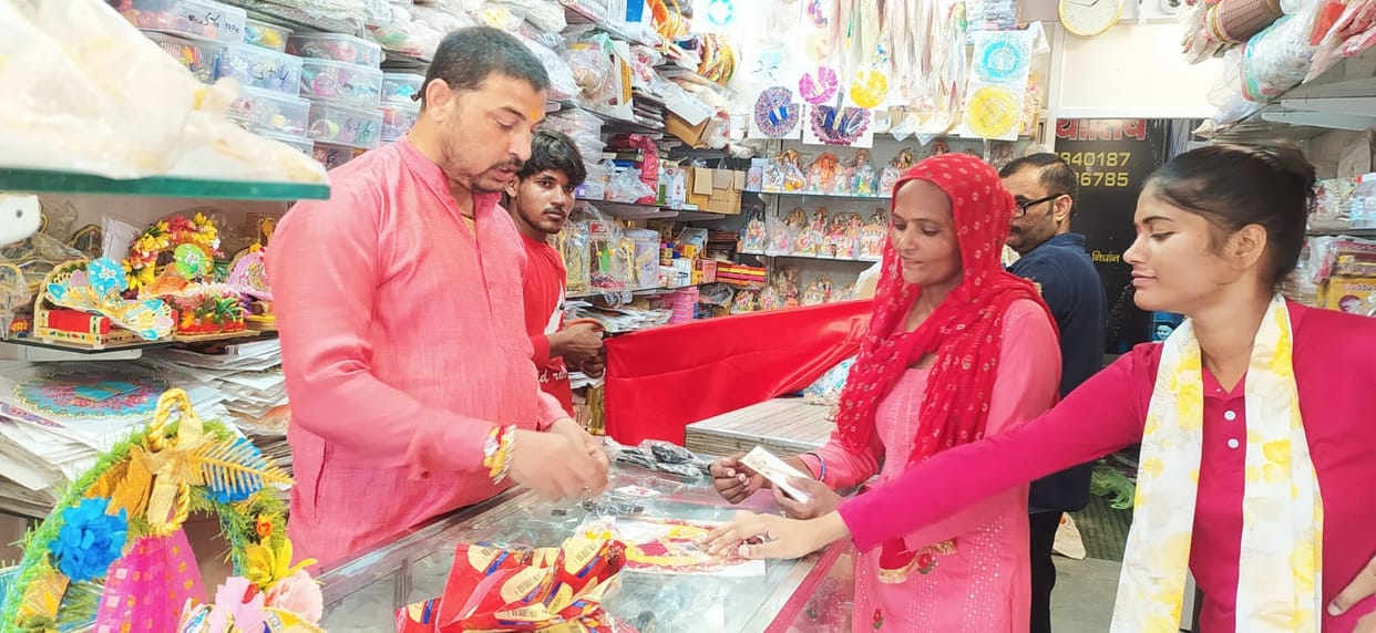 Attractive idols of Laddu Gopal are attracting devotees