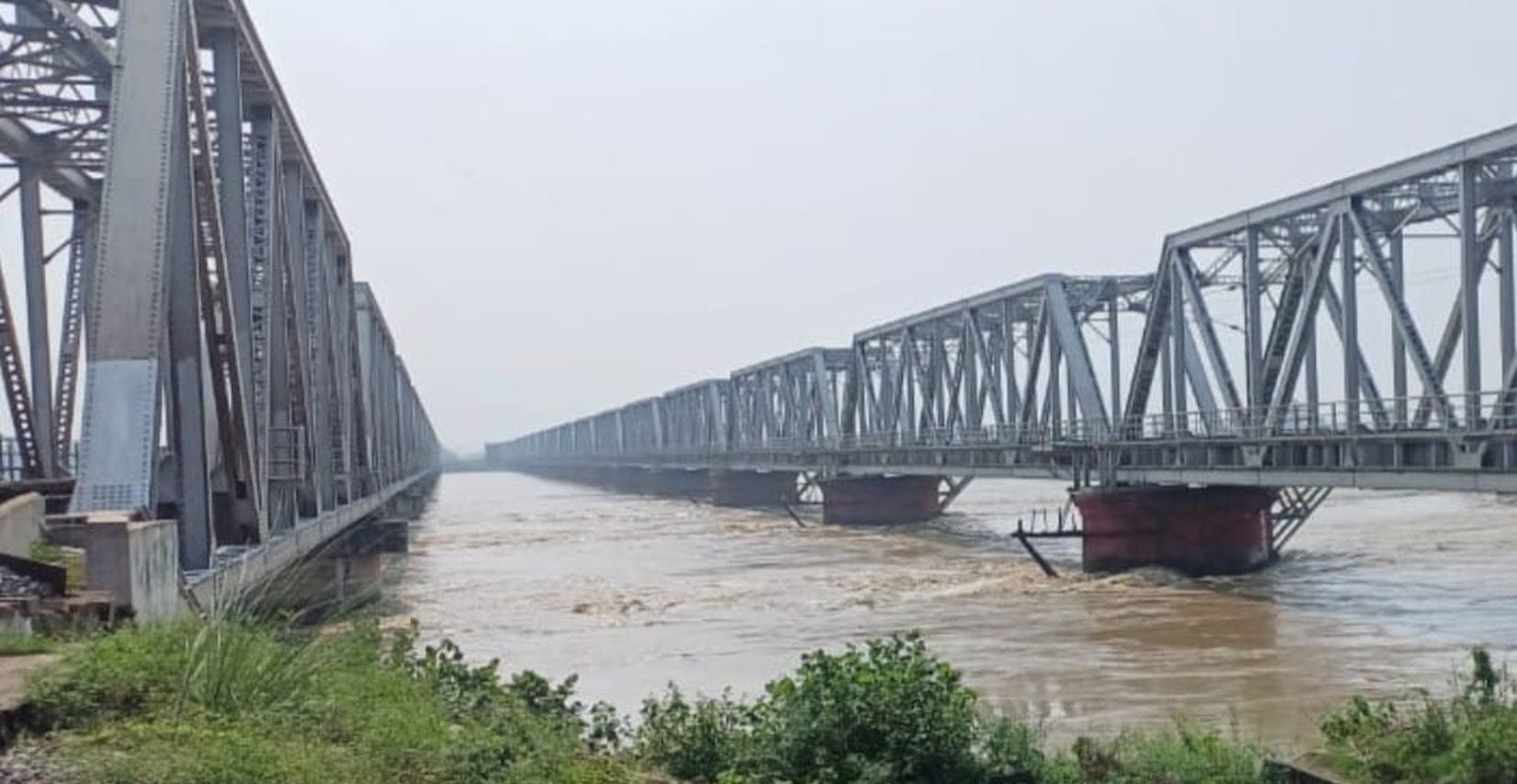 Saryu is still 48 cm above the red mark