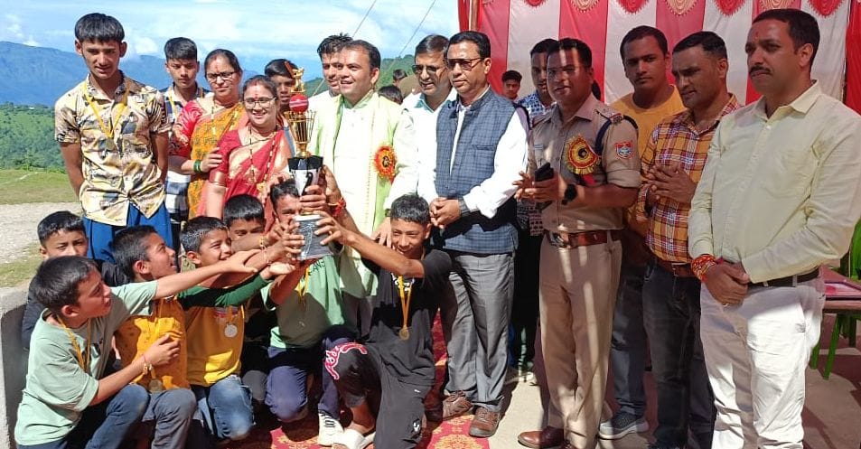 Young Club Kimtoli captured the trophy
