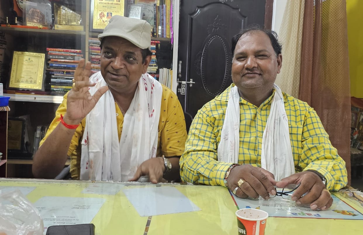 Government should take mandatory steps to improve the condition of Hindi