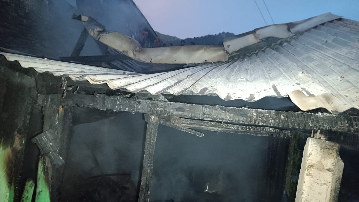Residential house burnt in Shangrehad, Multhan, cash and jewelery also burnt