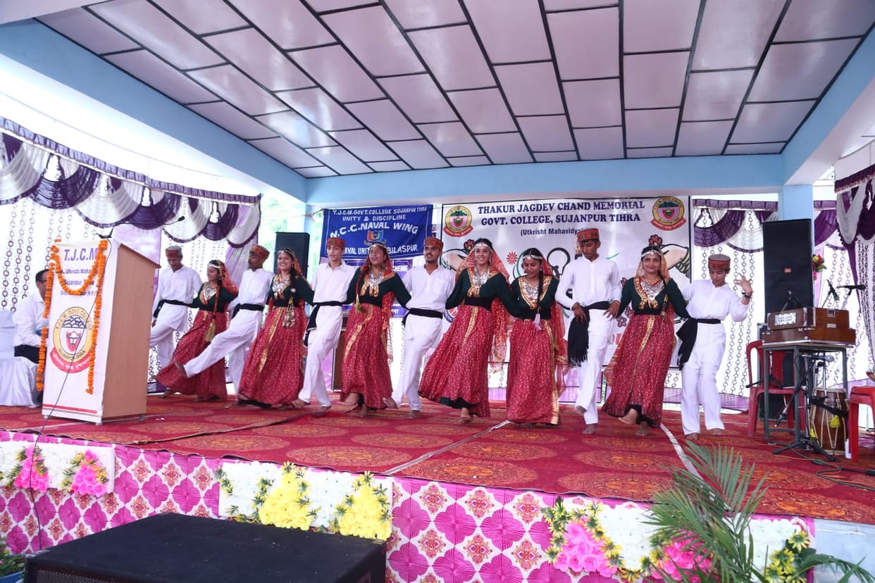 Congratulation ceremony on the beginning of the new session, students created a ruckus on Pahari Nati