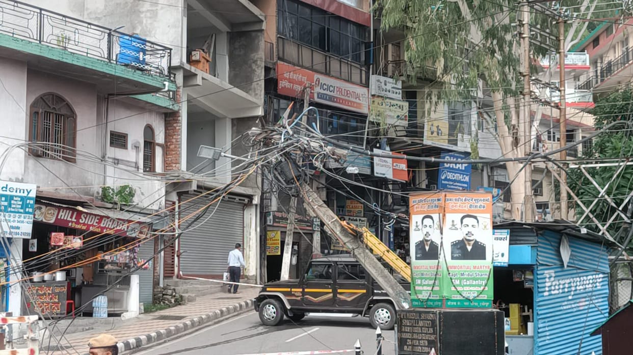 Truck hits electric pole, driver absconds, power cut