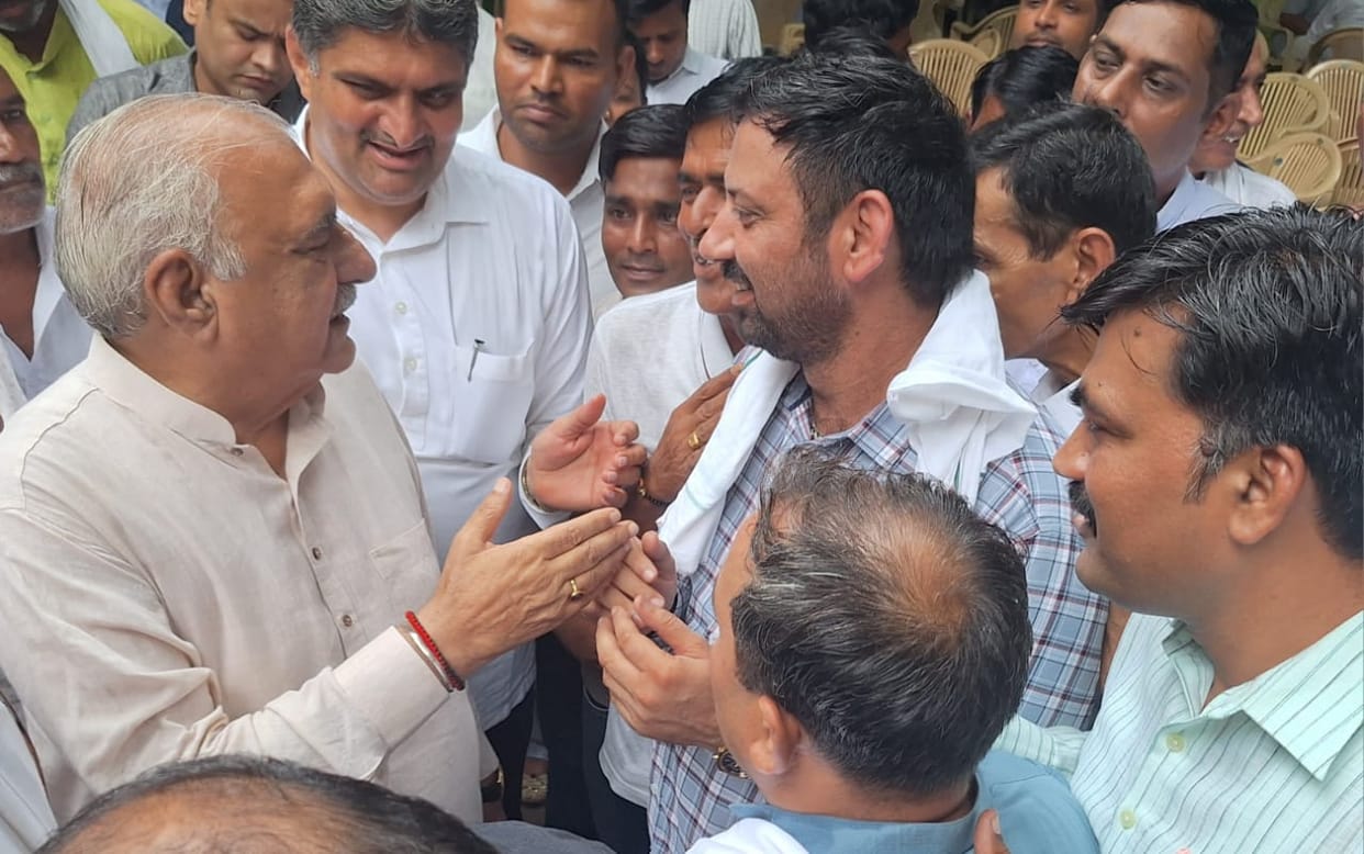 Employees submitted demand letter to former Chief Minister regarding the demands of clerical class