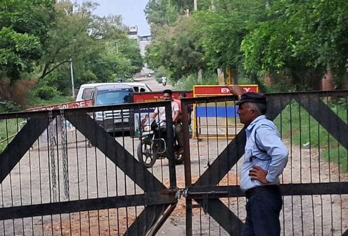 Gate 6 of PGI locked, ambulance arrived after traveling four kilometers
