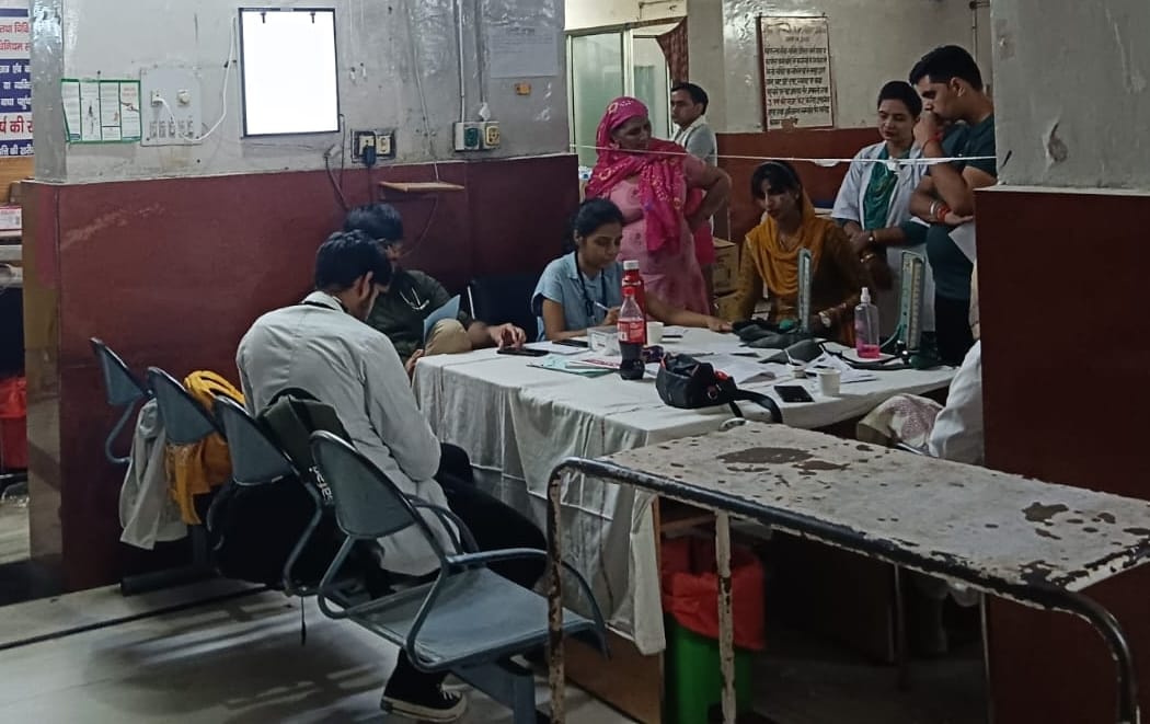 Emergency was loaded on holiday, patients with stomach pain also came