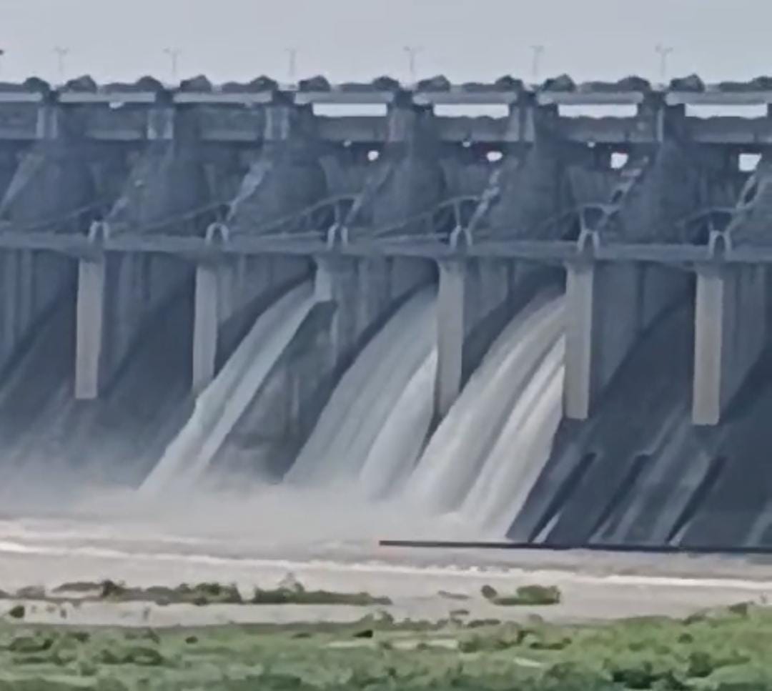 Three gates of Bansagar Dam opened, after filling of 341.64 meters the dam gates were opened