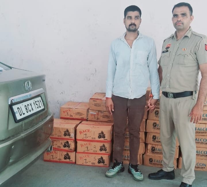 Alcohol smuggling in a car... 55 boxes recovered, accused arrested