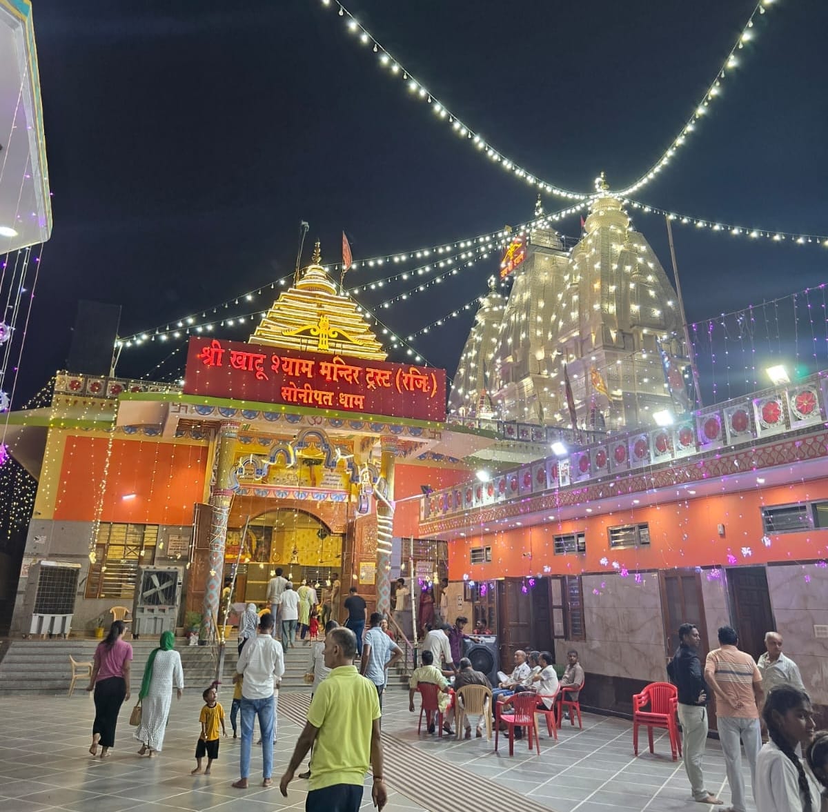 Janmashtami today, temples decorated with flowers and colorful lights