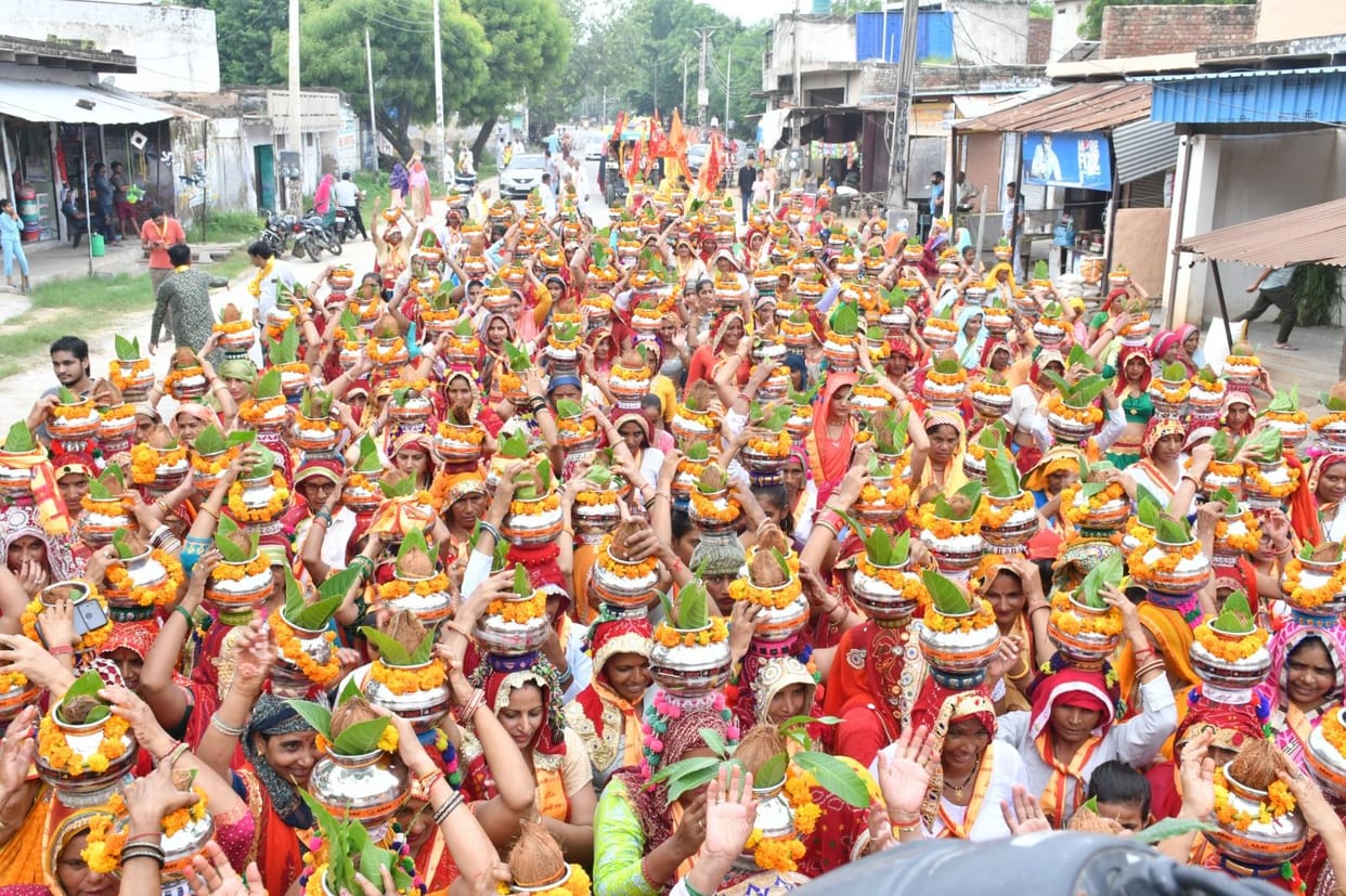 Before the installation of the statue, 281 women took out Kalash Yatra.