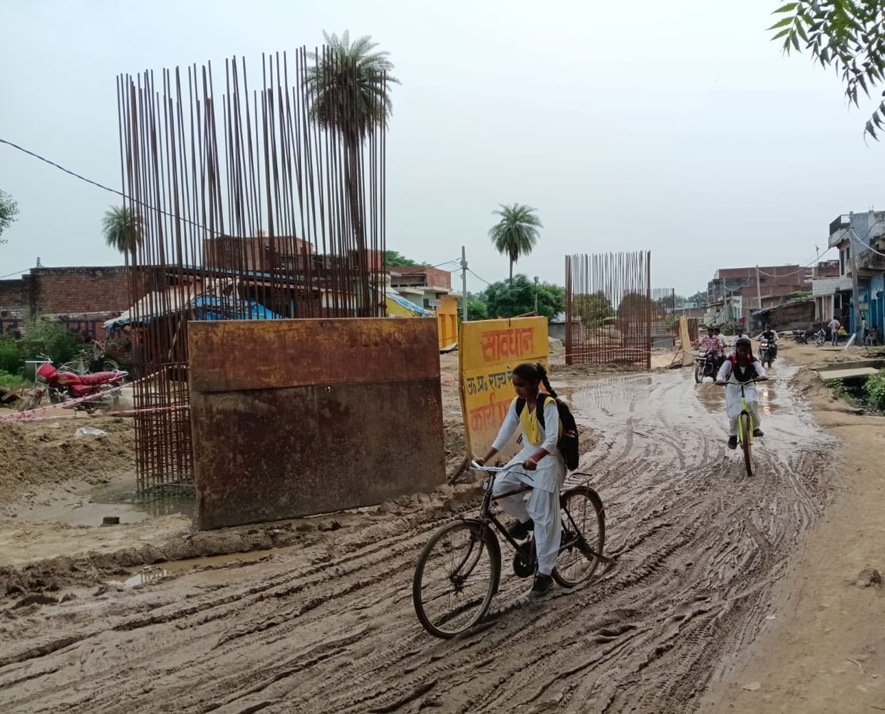 Construction of overbridge halted, people troubled by digging of station road