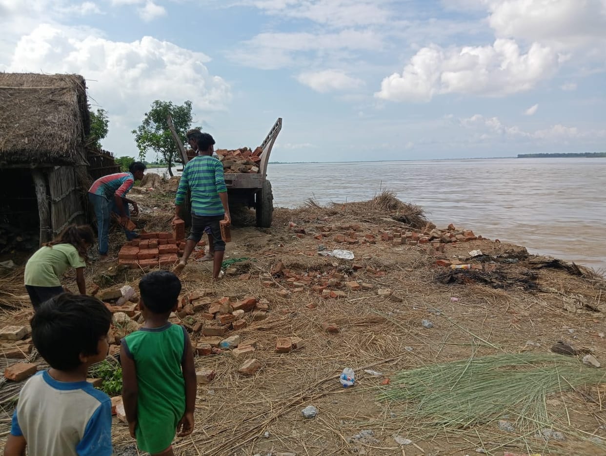 Erosion of Mohana increased... 13 houses so far submerged in the river