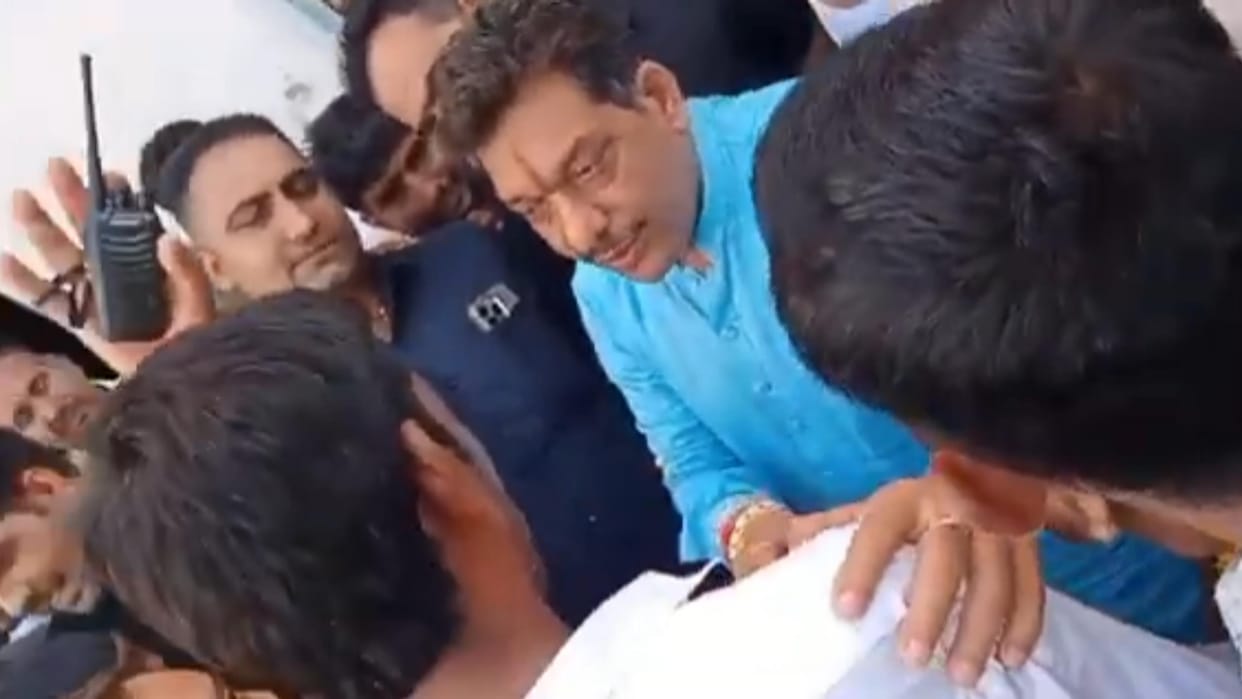 BJP leader Gobind Kanda protested in village Narayan Kheda, returned without addressing