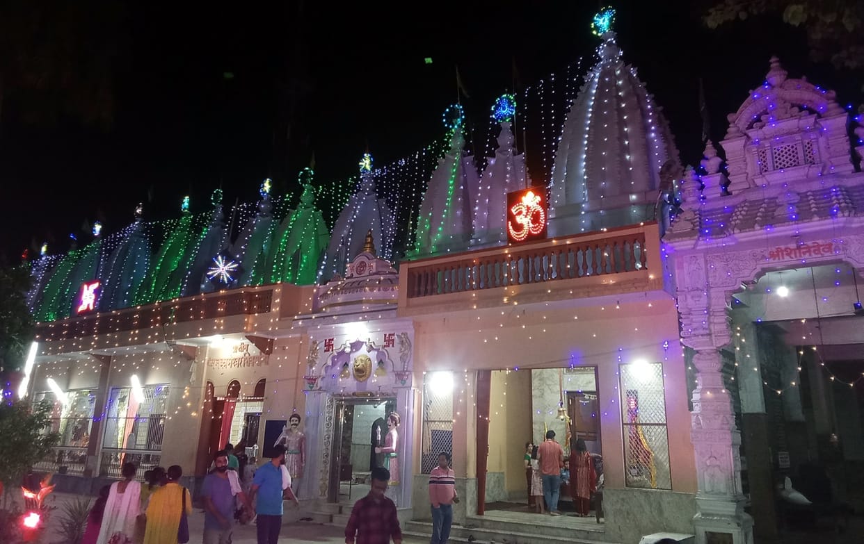 Shri Krishna Janmashtami today, temple decorated