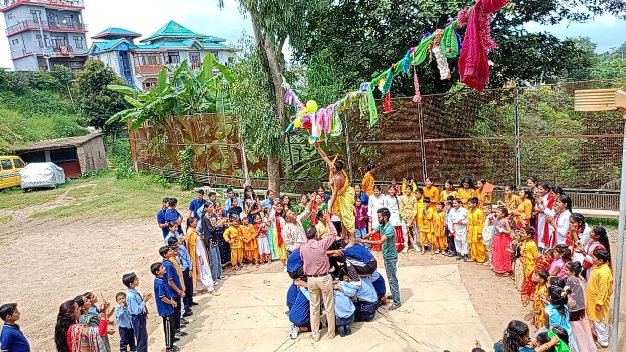 Shiva's small Kashi immersed in the devotion of Shri Krishna, took out a grand procession