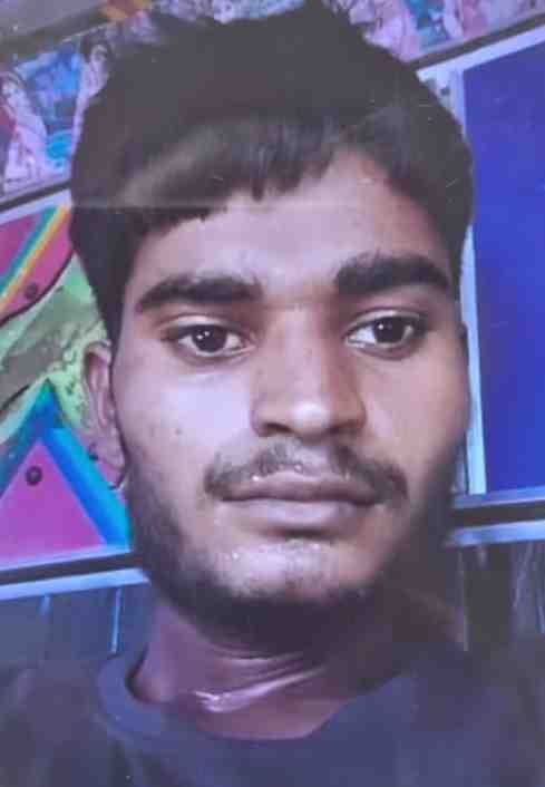 Truck cleaner commits suicide by hanging himself on power line pole