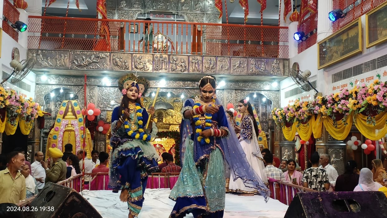Janmashtami: Kanha's beautiful adornment left the devotees emotional