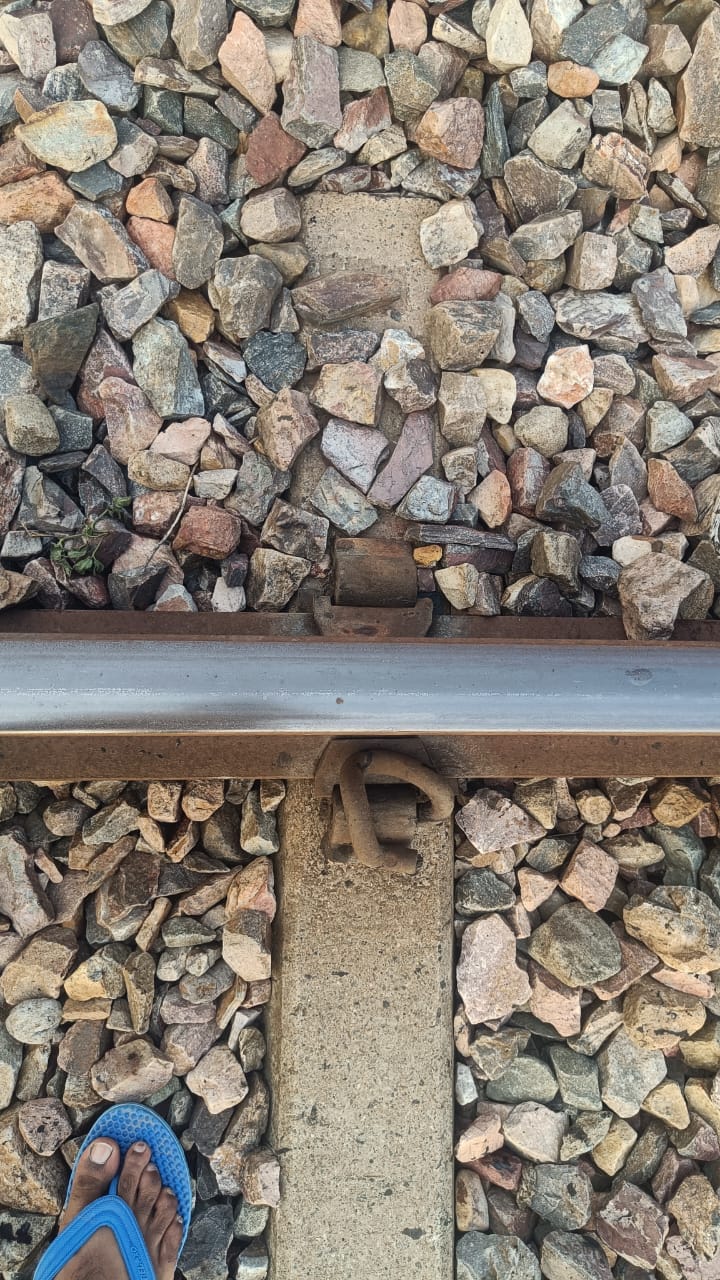 Pendrol clips of railway line between Shamli-Silawar came out again