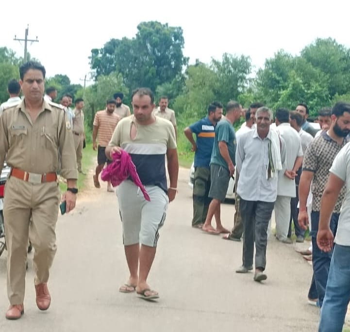 miscreants looted Rs 50,000 from a person