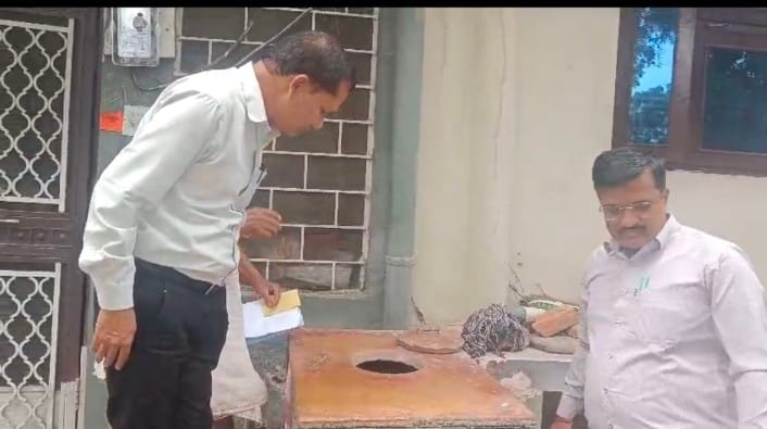स्वास्थ्य विभाग की टीम ने किया सर्वे।